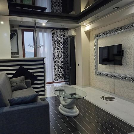 Gevorg'S Appartment Yerevan Bagian luar foto
