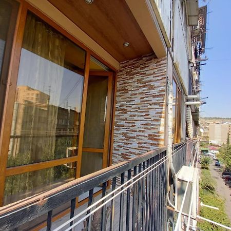 Gevorg'S Appartment Yerevan Bagian luar foto