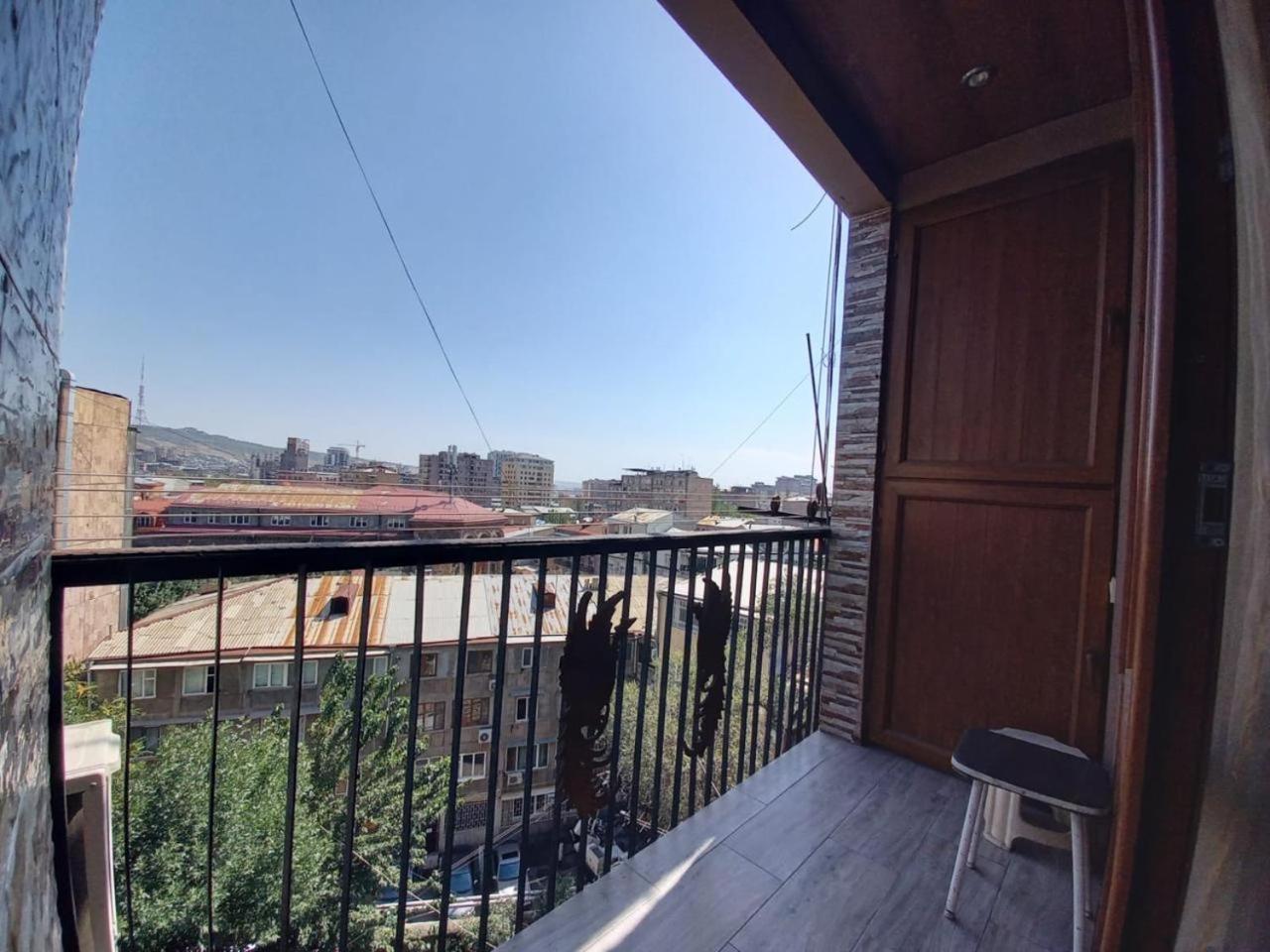 Gevorg'S Appartment Yerevan Bagian luar foto