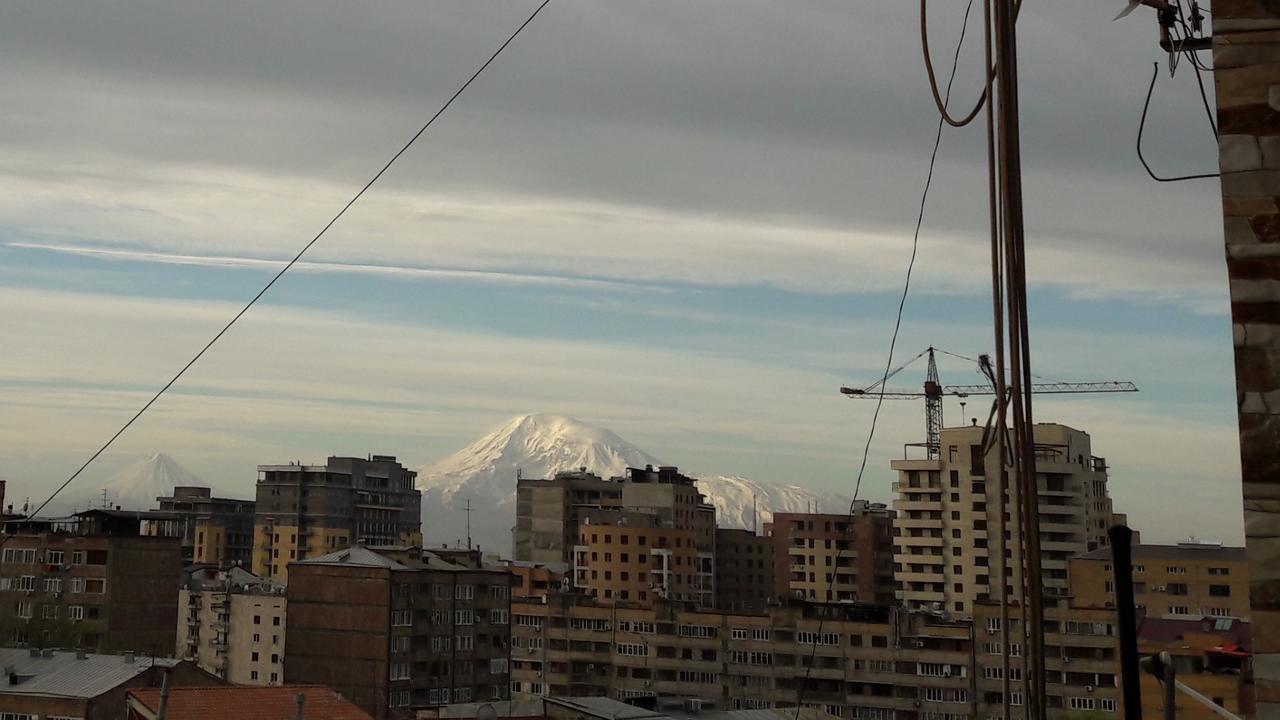 Gevorg'S Appartment Yerevan Bagian luar foto