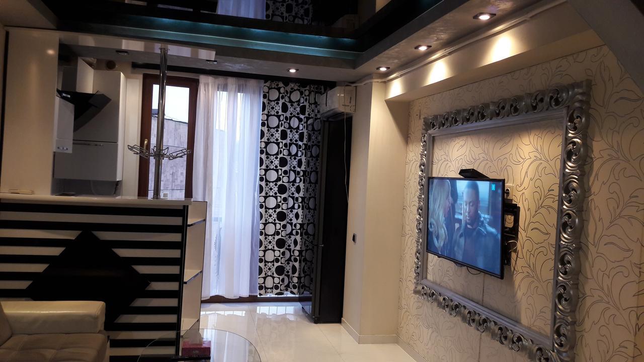 Gevorg'S Appartment Yerevan Bagian luar foto